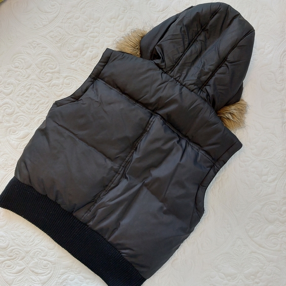 DKNY • Black + gold vest ✨️ - Picture 9 of 9